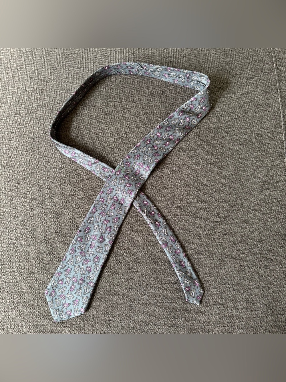 NEIL MARTIN Gray Pink Neck Tie Italian Silk Paisley Classic Preppy Old Money